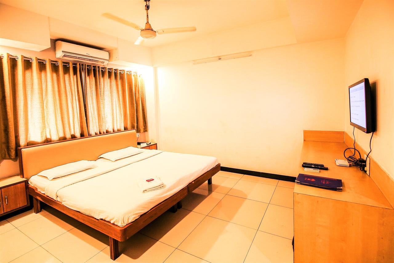 Hotel Sangam Karād Exteriör bild